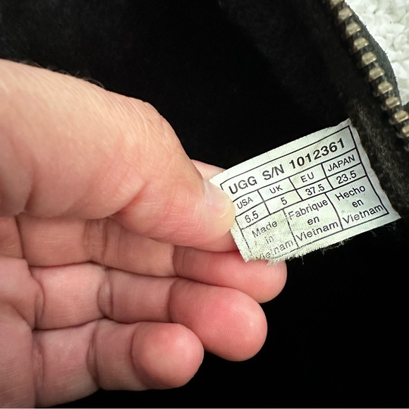 UGG Braiden Black Suede Boots Buckle Detail Fur Lined Women’s Size 6.5 - Picture 7 of 11